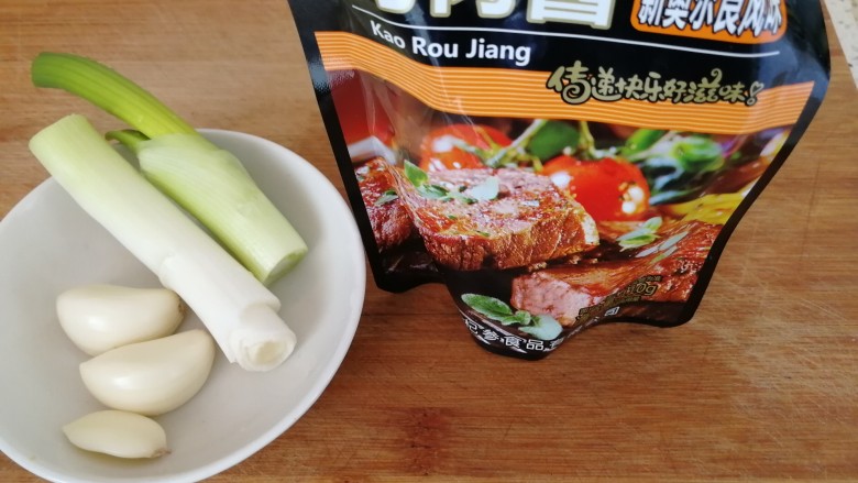 奥尔良风味火腿茄条,奥尔良烤肉酱,<a style='color:red;display:inline-block;' href='/shicai/ 3250'>葱</a>,蒜。