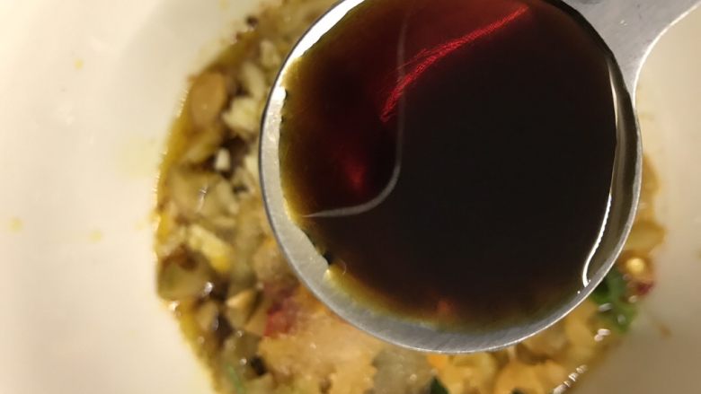 快手酸辣粉,一勺生抽,两勺醋