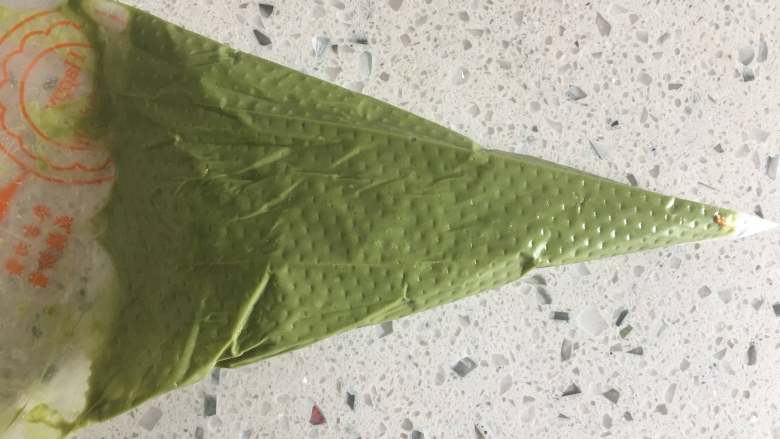 酸奶拉花之菊,装入裱花袋