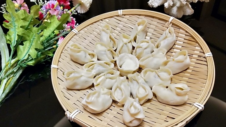 四季豆猪肉虾仁花样饺子