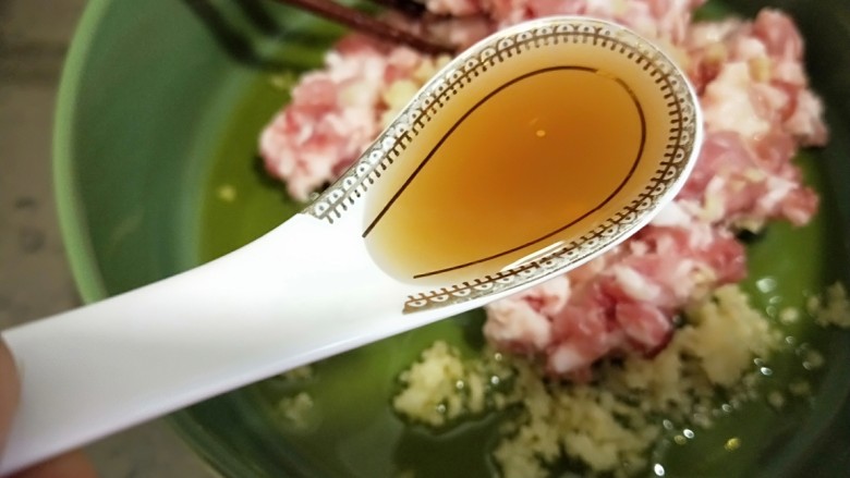 四季豆猪肉虾仁花样饺子,加15<a style='color:red;display:inline-block;' href='/shicai/ 851'>橄榄油</a>。