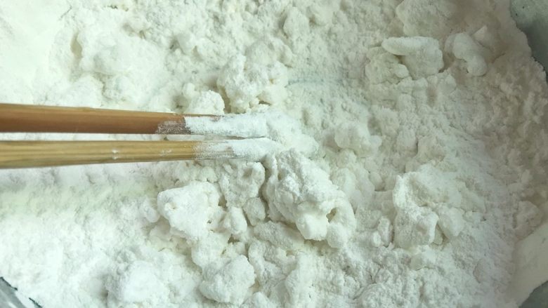 肉菜咸汤圆2,用筷子划成絮状,觉得干再加水。