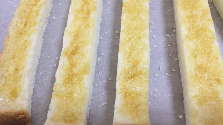10分钟快手早餐系列篇(六),再撒上粗粒的白糖