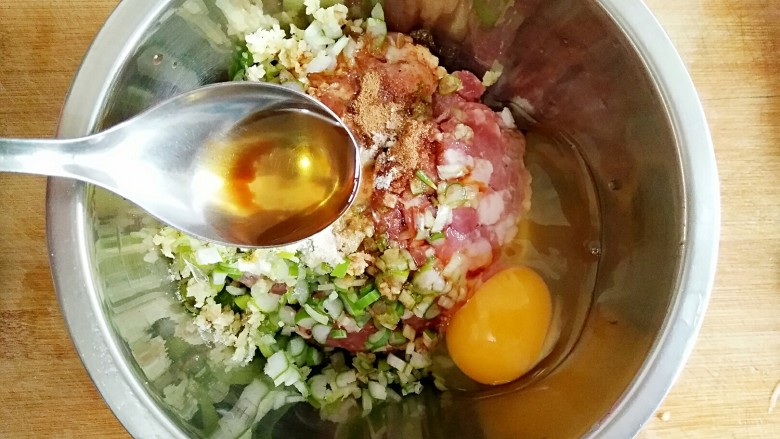 蛋满灌,再加入1点<a style='color:red;display:inline-block;' href='/shicai/ 847'>香油</a>。