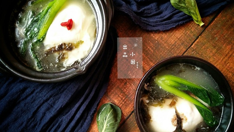 蛋满灌,最后盛入蛋和油菜即可。