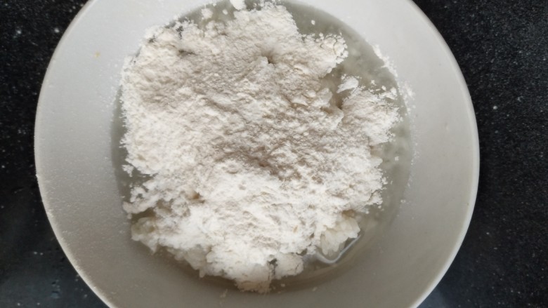 酒酿发酵馒头,豆沙包,放入一把面。