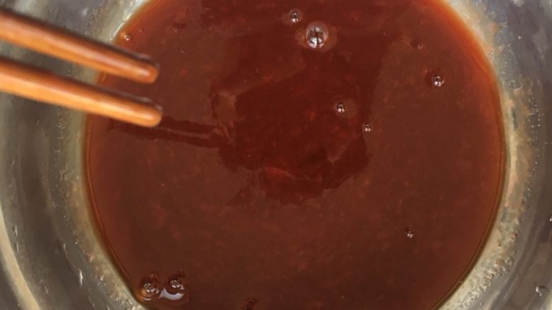 茄汁大虾,调料可根据虾的多少自行增减、口味重的多加些酱油跟沙司呀~