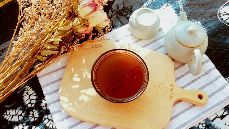 热夹湿感冒
对症覆杯即愈,就是这样一碗药食同源的茶汤,其实是《伤寒论》中葛根汤桂枝麻黄汤的食疗版,对于这类感冒很有效哦