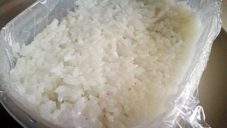 传统甜品~糯米切糕,再铺上一层糯米