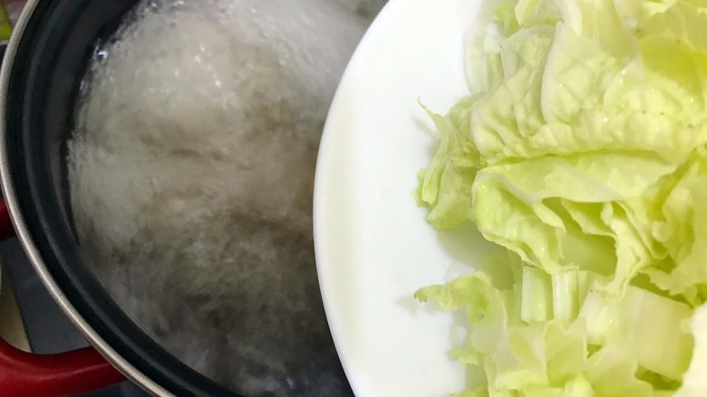 升级版腌笃鲜~不一样的杭帮菜,打开锅盖,下白菜