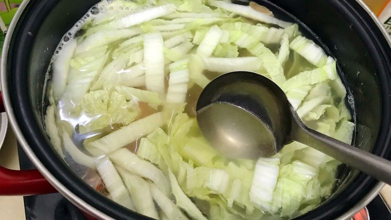 升级版腌笃鲜~不一样的杭帮菜,转中大火,稍稍搅拌一下