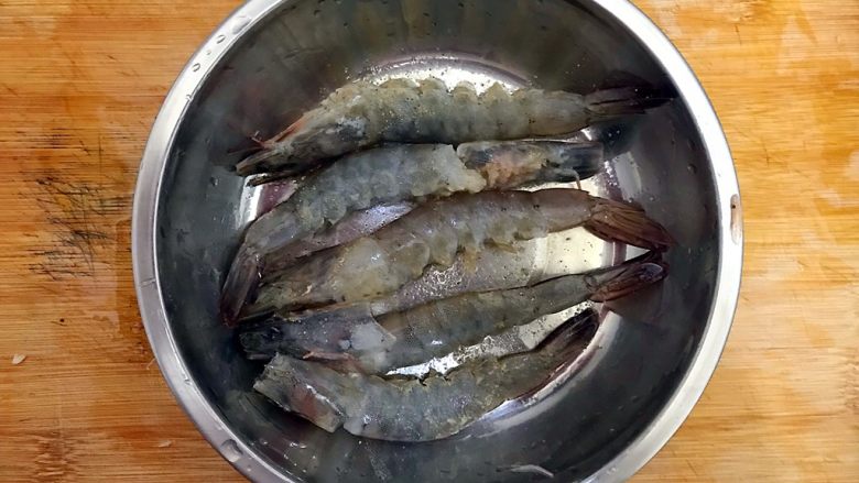 升级版腌笃鲜~不一样的杭帮菜,抓均匀,腌制,备用