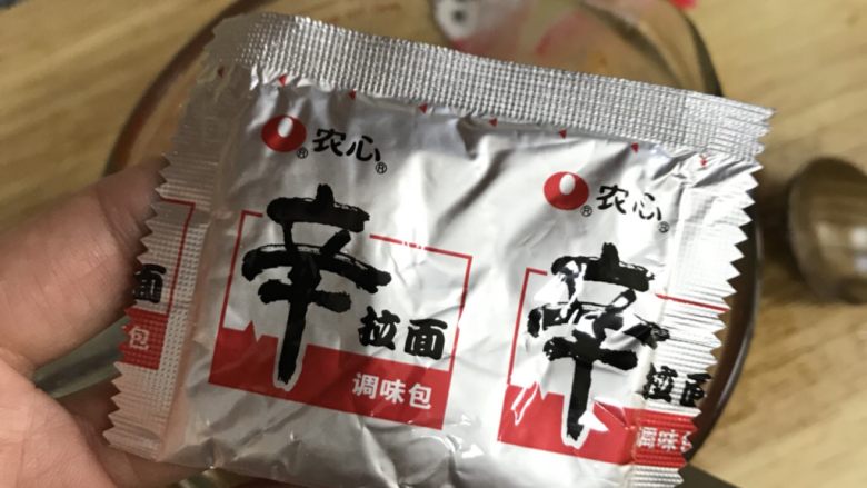 韩国芝士部队锅,<a style='color:red;display:inline-block;' href='/shicai/ 11735'>辛拉面</a>的料包,不要蔬菜包