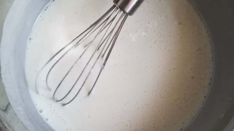 红豆沙糯米滋,搅拌的时候注意刮一下盆底和盆壁,以免底部还有残余面粉块