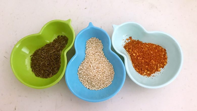 香辣烤猪手,孜然,白芝麻,辣椒粉