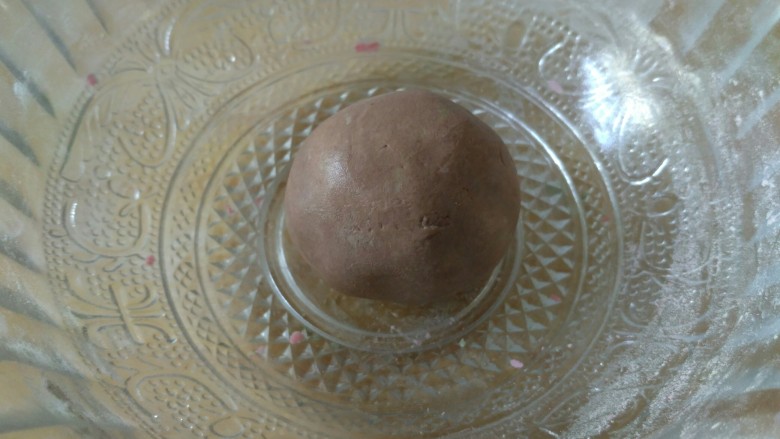 青蛙汤圆,同上方法,把<a style='color:red;display:inline-block;' href='/shicai/ 920'>可可粉</a>和糯米粉混合一起揉成面团