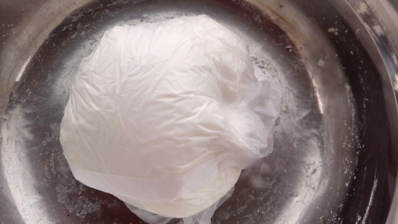 黑芝麻汤圆,装保鲜袋里防止干