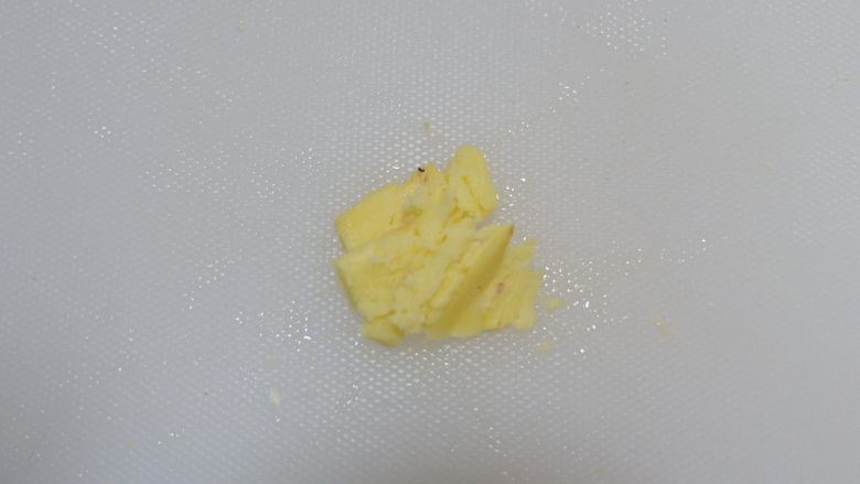 红白豆腐炖肉末,<a style='color:red;display:inline-block;' href='/shicai/ 37'>姜</a>去皮洗净,用刀背拍散切末。