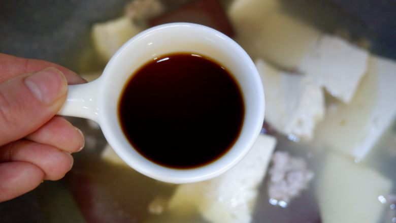 红白豆腐炖肉末,<a style='color:red;display:inline-block;' href='/shicai/ 788'>生抽</a>