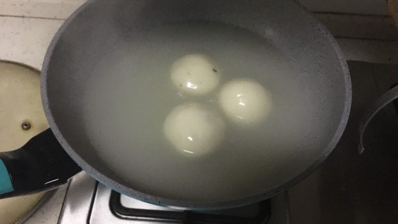 荠菜肉馅大汤圆,直至煮熟
