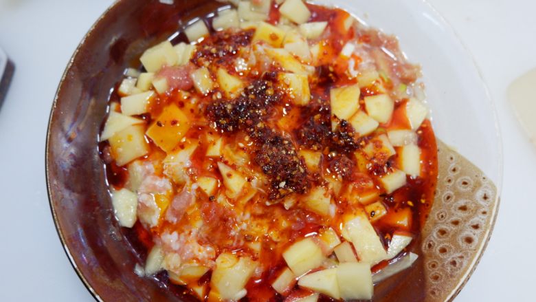 香辣土豆蒸肉,<a style='color:red;display:inline-block;' href='/shicai/ 7764'>油辣子</a>!!这是关键!