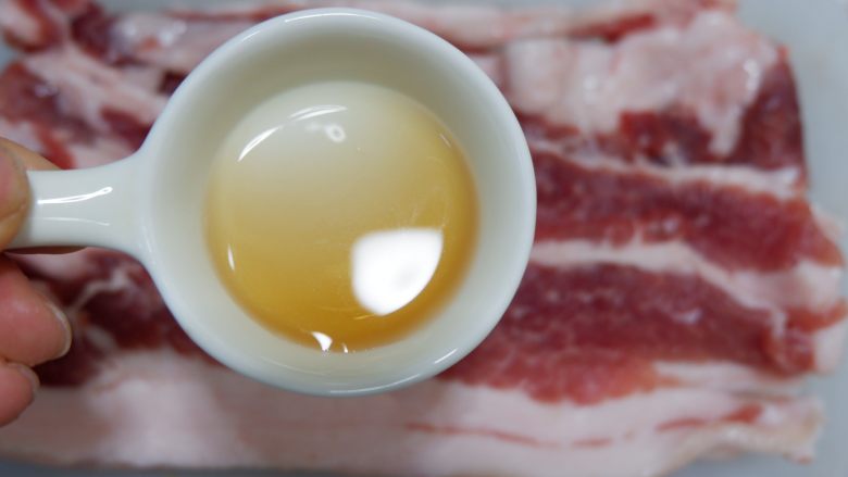 韩味五花肉(烤箱版),加入<a style='color:red;display:inline-block;' href='/shicai/ 718'>料酒</a>