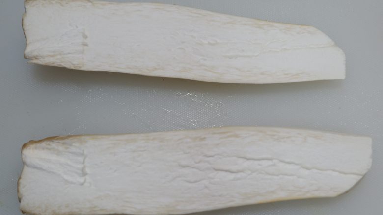 培根杏鲍菇年轮卷,对半切开,