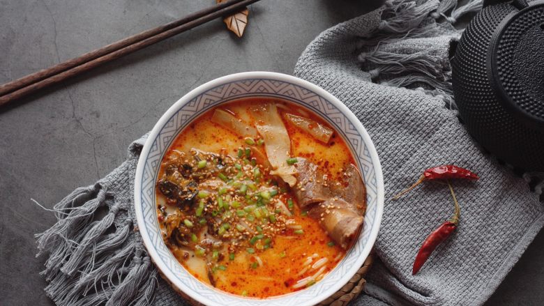 ラーメン,日料店必点的地狱拉面,拉面做好啦,尽快吃掉吧~