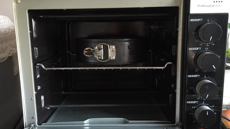 布朗尼,预热烤箱 180度 烤25分钟