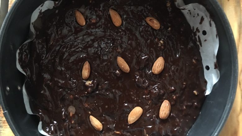 布朗尼,放油纸入模具