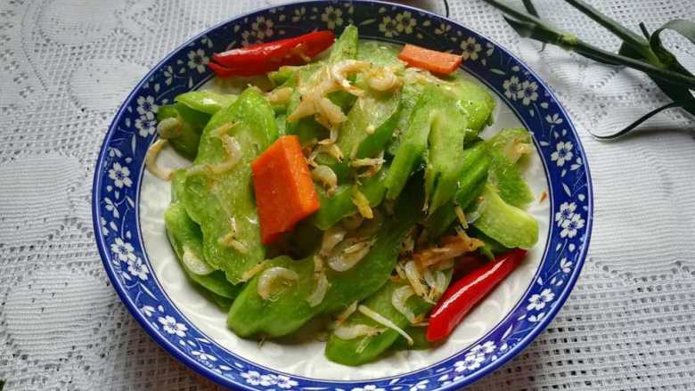 #春天的颜色#最补钙的食物,虾米炒芥菜,成品图。
一定要趁热吃哦,不然过不了多久,就变成黄黄的,一点儿都不好看啦。