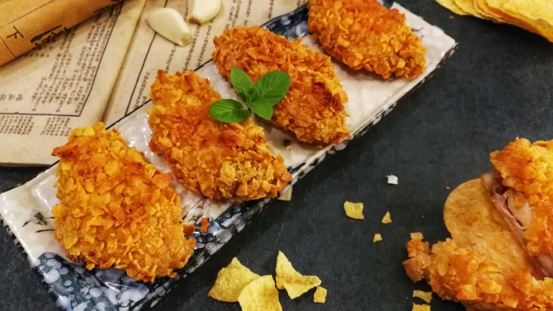 薯片鸡翅~把孩子爱吃的放在一起,鸡翅外酥里嫩,完胜KFC,自己做健康又美味哦😊