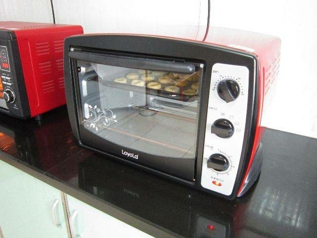 玛格丽特小饼干,烤箱预热170度,放入烤箱20分钟左右出炉,看饼干颜色
