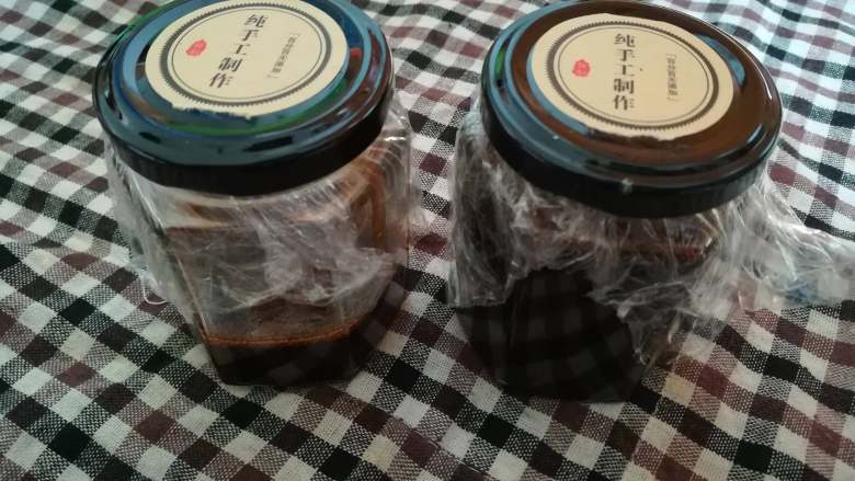 川贝雪梨膏,表面加保鲜膜,盖上盖子,放冰箱保存