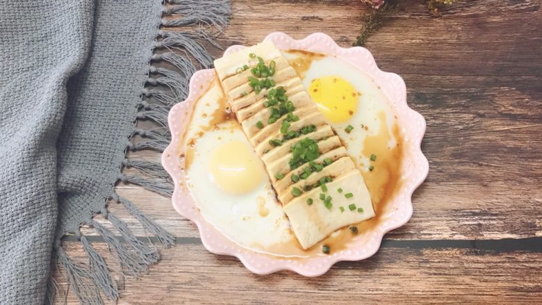 过桥豆腐,撒上葱花即可食用