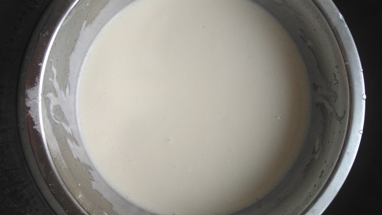 不用黄油的 雪媚娘,搅匀。
