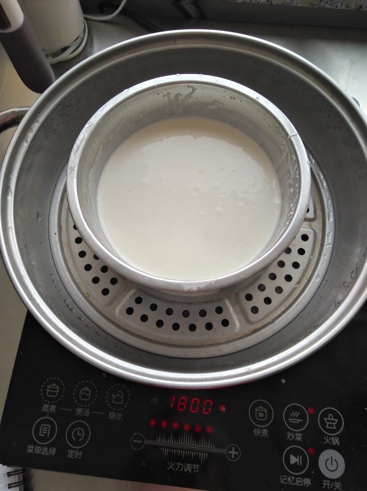 不用黄油的 雪媚娘,上锅蒸,大火蒸15分钟左右。