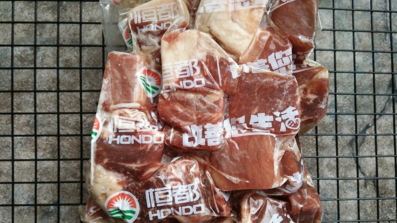 炖牛腩,不用打开包装直接室温解冻吧