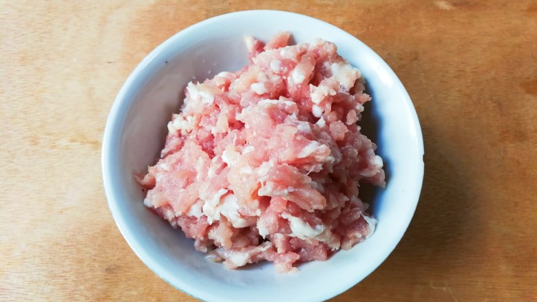 诱人黄豆猪肉炸酱,准备好<a style='color:red;display:inline-block;' href='/shicai/ 10695'>肉糜</a>,我的没有多少肥肉,炒的时候食用油要多放一点