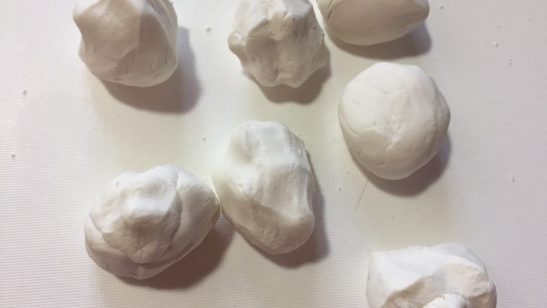 蜂蜜红糖粑粑,分成20g一份的小面团,不用太大了