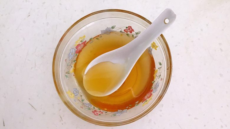 5分钟快手菜 柠香蜜汁拌双丝,椴树蜜3勺