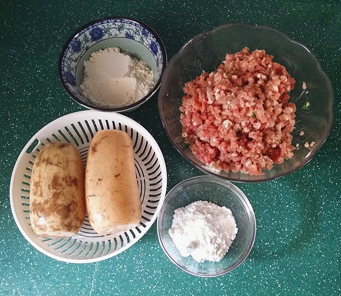 炸香酥藕盒,备好食材