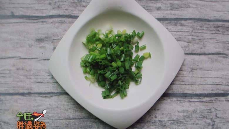 牛肉炒饭,香葱切碎