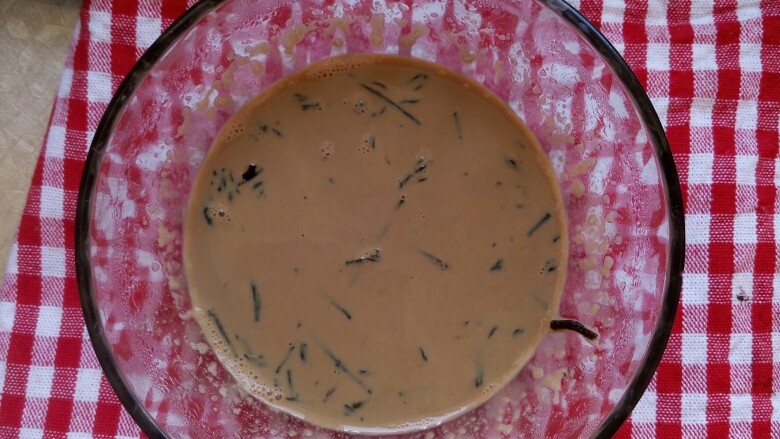 咖啡奶茶戚风,50克<a style='color:red;display:inline-block;' href='/shicai/ 219'>牛奶</a>微波炉叮沸腾冲入咖啡茶里