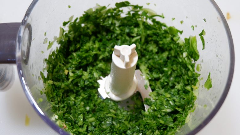 完美便当方程式「11」,切成青菜碎末备用(我懒,用的料理机)