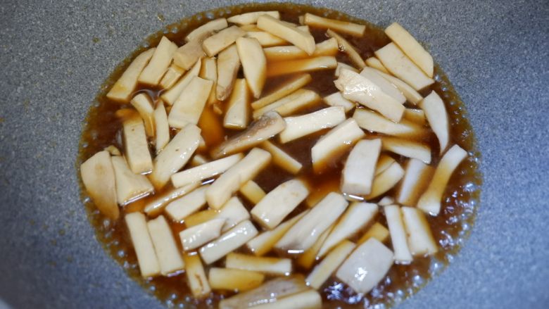 完美便当方程式「19」,然后放入杏鲍菇,杏鲍菇煮2分钟