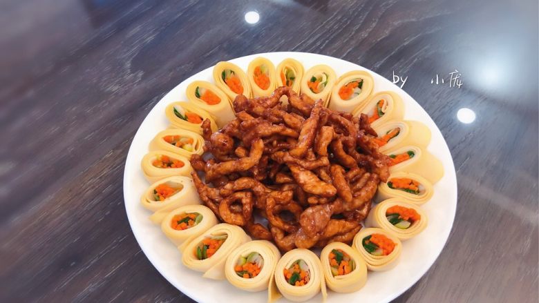 京酱肉丝,称出装盘
