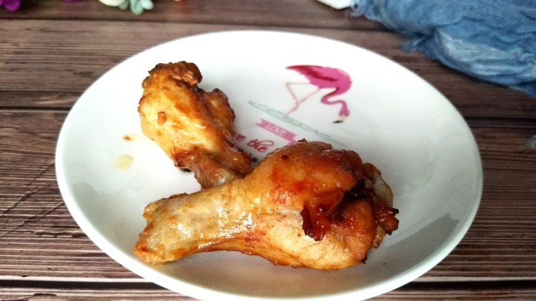 奥尔良烤翅根~早餐微波炉版,放到餐桌上,就可以食用了!