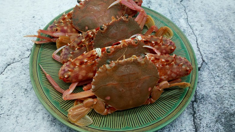 吮指的美味香辣蟹,<a style='color:red;display:inline-block;' href='/shicai/ 307'>螃蟹</a>四百克,个个都很肥