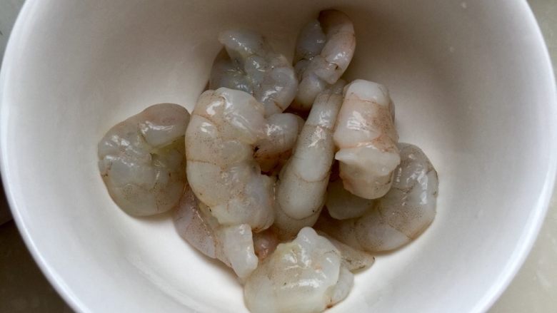 肚里乾坤鲜上鲜➕雪菜肉末虾仁蒸蛋,虾仁加盐腌制后会出水,虾肉会更紧实
